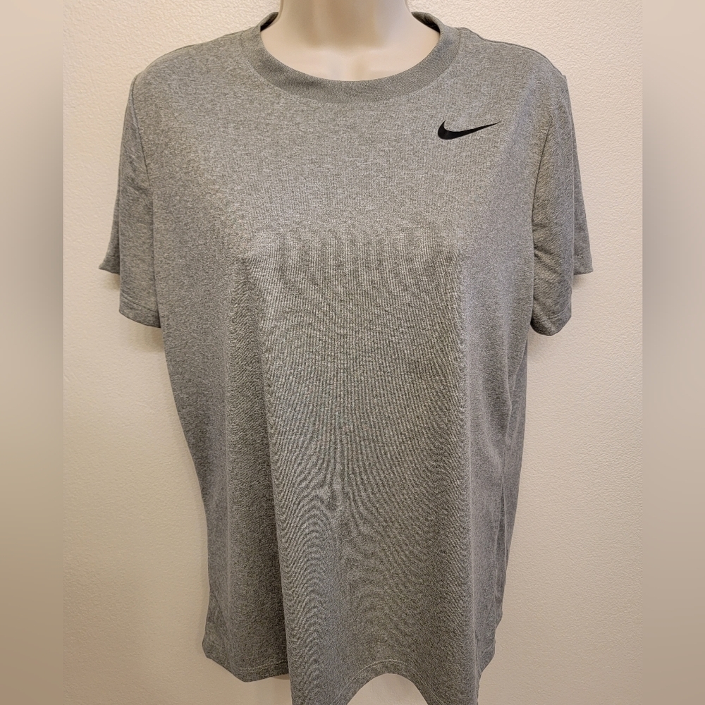 NWOT Nike Ladies Training Short Sleeve T-Shirt